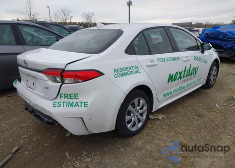 2021 Toyota Corolla Le z USA, uszkodzony, nr VIN JTDEPMAE8MJ185305